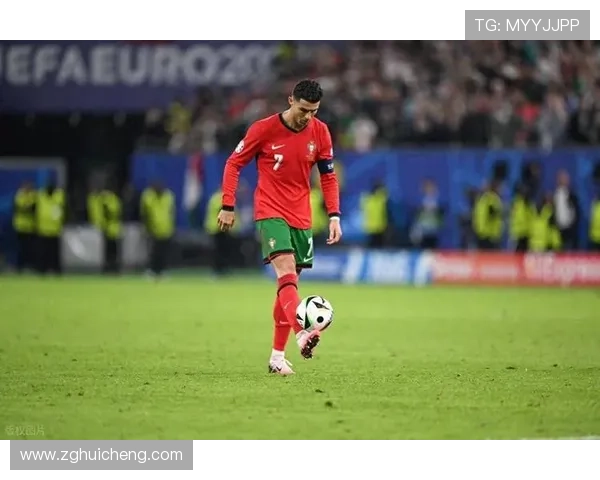 足球巅峰球员对比 谁才是真正的强者梅西与C罗谁更具历史影响力